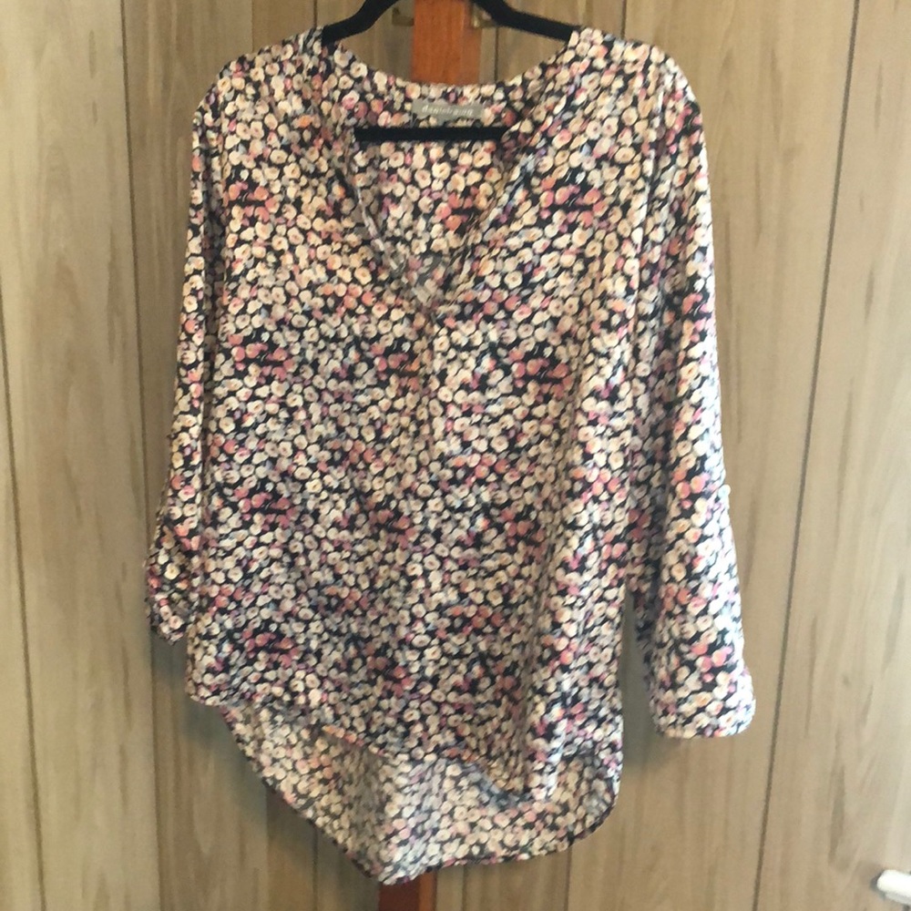 Women’s danielrainn XL blouse multicolored going great with khaki pants or jeans